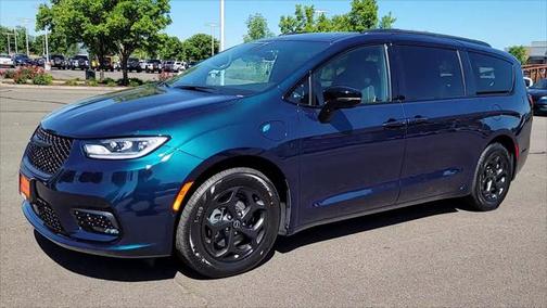 2025 Chrysler Pacifica Hybrid Premium
