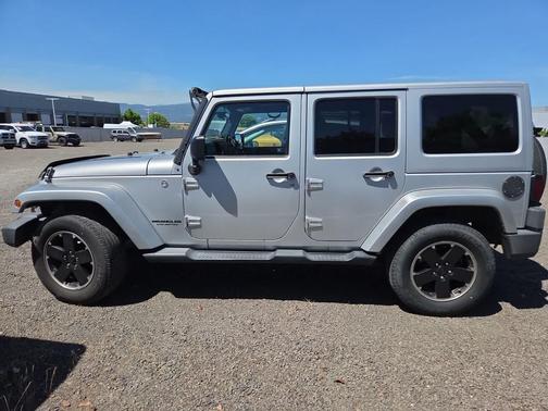 Bright Silver Metallic 2012 Jeep Wrangler Unlimited Altitude
