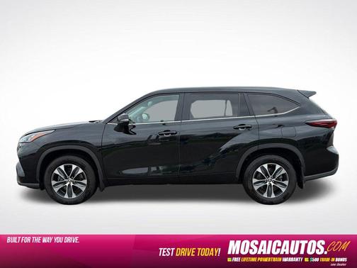 Midnight Black Metallic 2024 Toyota Highlander XLE