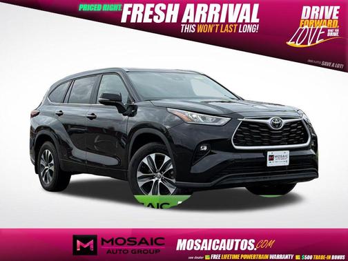 Midnight Black Metallic 2024 Toyota Highlander XLE