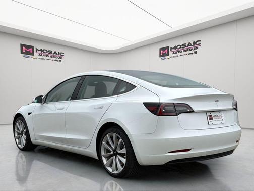 Pearl White Multi-Coat 2019 Tesla Model 3 Standard Range Plus