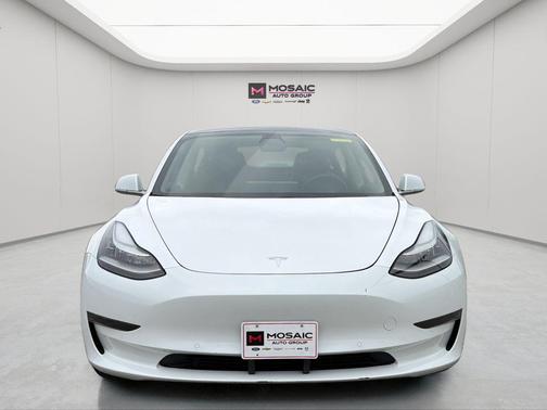 Pearl White Multi-Coat 2019 Tesla Model 3 Standard Range Plus
