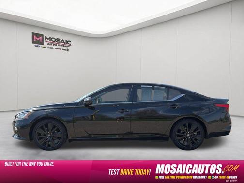 Super Black 2022 Nissan Altima SR FWD