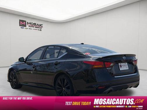 Super Black 2022 Nissan Altima SR FWD
