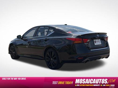 Super Black 2022 Nissan Altima SR FWD