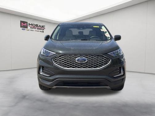 Forged Green Metallic 2023 Ford Edge SEL