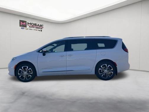 Bright White Clearcoat 2025 Chrysler Pacifica L