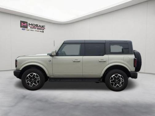 Desert Sand 2025 Ford Bronco Outer Banks