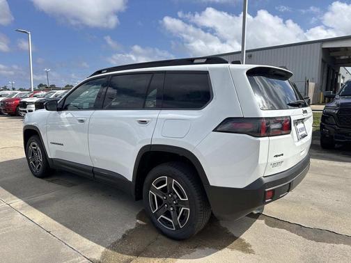 Bright White Clearcoat 2026 Jeep Cherokee Laredo