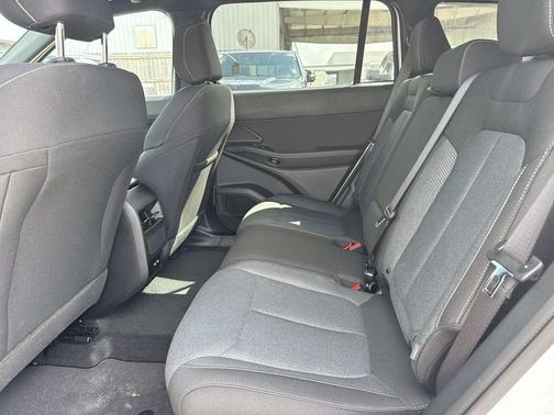 Bright White Clearcoat 2026 Jeep Cherokee Laredo