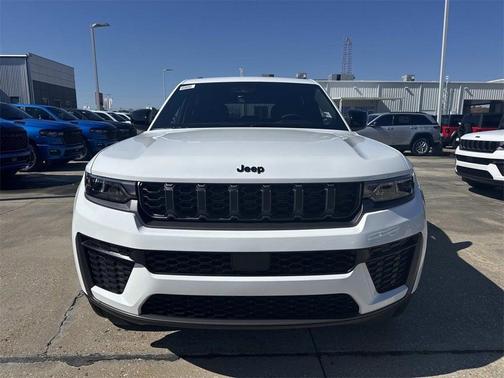 2026 Jeep Grand Cherokee Laredo