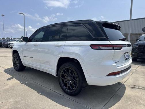 Bright White Clearcoat 2026 Jeep Grand Cherokee Summit