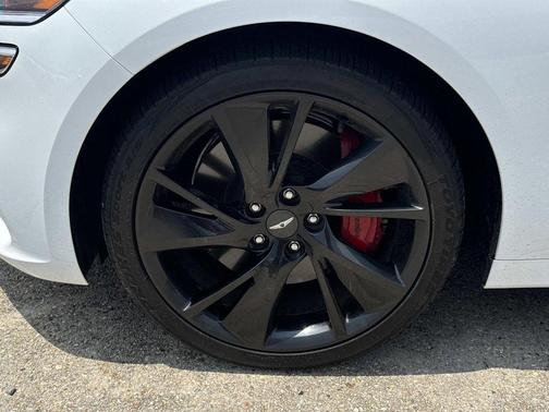 White 2023 Genesis G70 3.3T