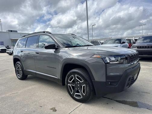 Sting Gray Clearcoat 2026 Jeep Cherokee Laredo