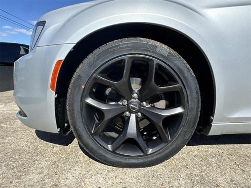 2020 Chrysler 300 Touring