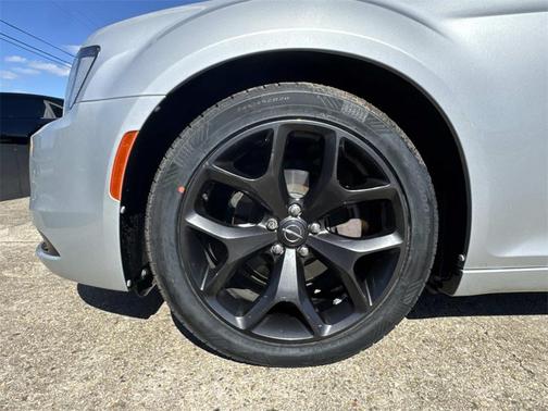 2020 Chrysler 300 Touring