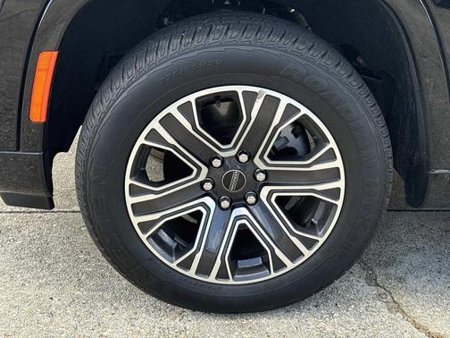 Black 2025 Jeep Wagoneer Base