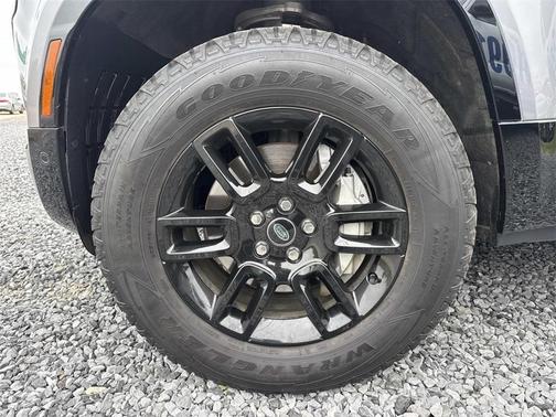 2023 Land Rover Defender X-Dynamic SE