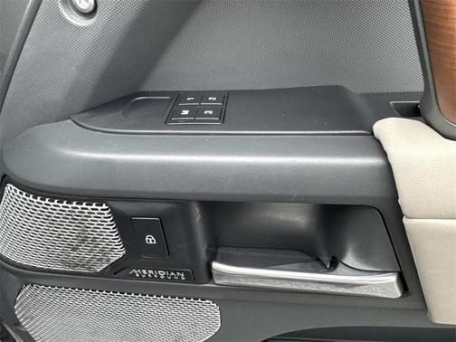 2023 Land Rover Defender X-Dynamic SE