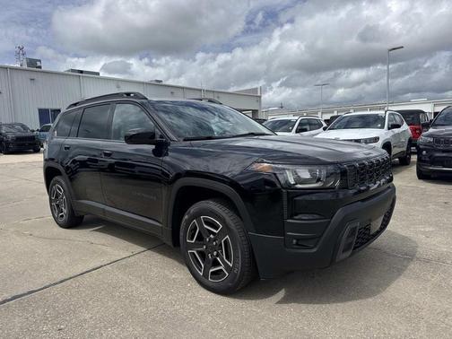 Diamond Black 2026 Jeep Cherokee Laredo