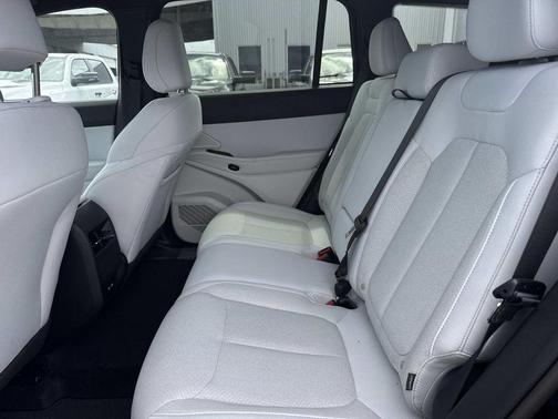 Diamond Black 2026 Jeep Cherokee Laredo