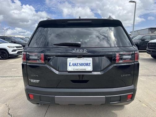 Diamond Black 2026 Jeep Cherokee Laredo
