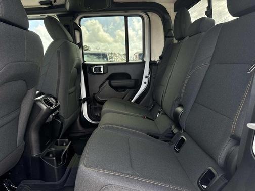Bright White Clearcoat 2026 Jeep Gladiator Sport