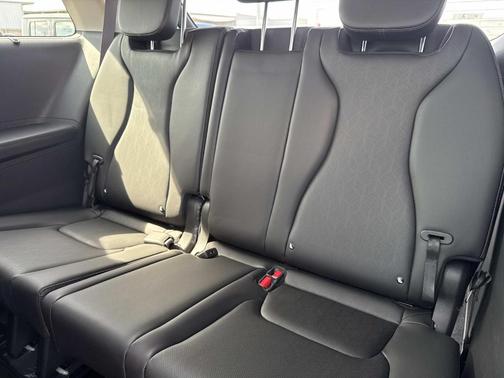 Ceramic Silver 2026 Kia Carnival SX