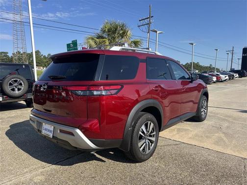 2024 Nissan Pathfinder SL