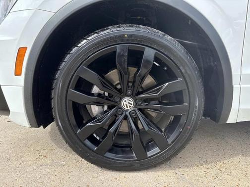 2021 Volkswagen Tiguan 2.0T SE R-Line Black