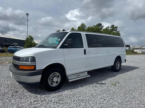 2017 Chevrolet Express 3500 LT