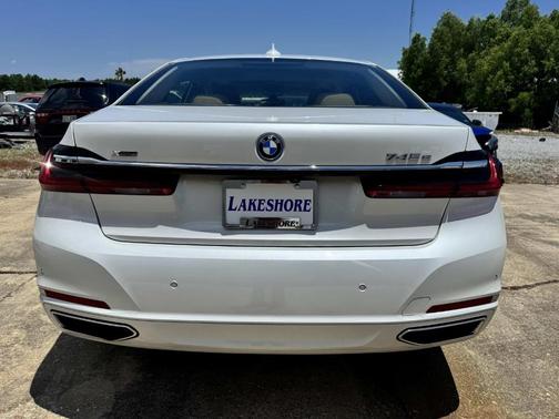 2022 BMW 745e xDrive