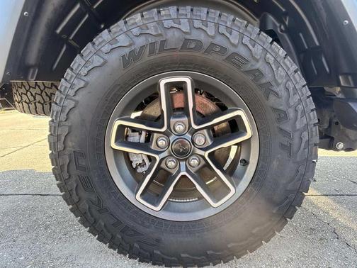 Anvil Clearcoat 2024 Jeep Gladiator Mojave