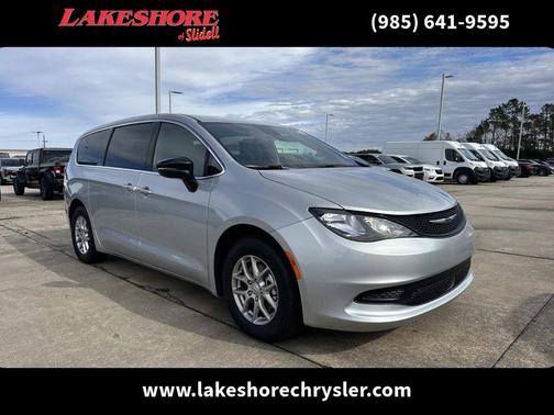Silver Mist Clearcoat 2026 Chrysler Voyager LX