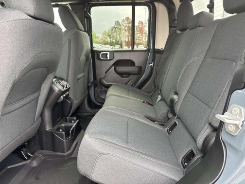 Anvil Clearcoat 2026 Jeep Gladiator Sport