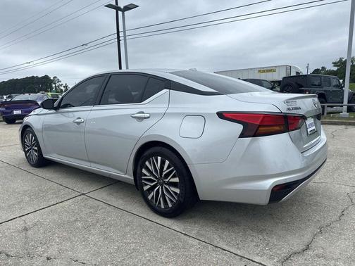 Silver 2024 Nissan Altima 2.5 SV