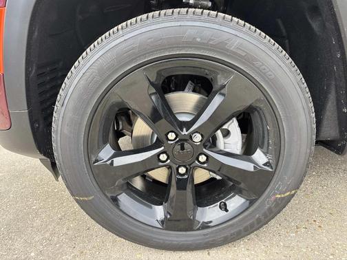 2025 Jeep Grand Cherokee Laredo