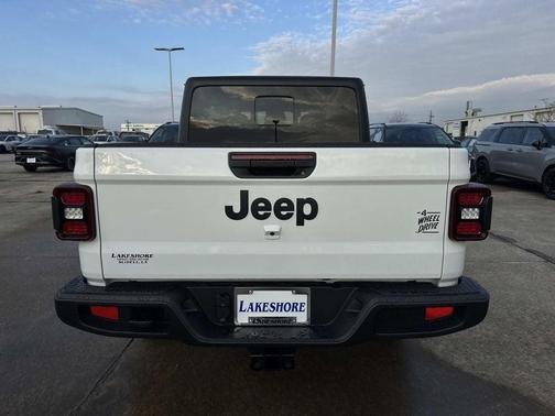 Bright White Clearcoat 2026 Jeep Gladiator Sport