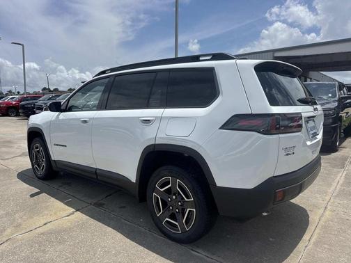 Bright White Clearcoat 2026 Jeep Cherokee Laredo