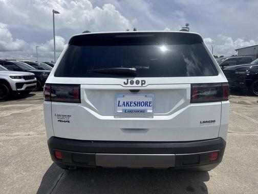 Bright White Clearcoat 2026 Jeep Cherokee Laredo