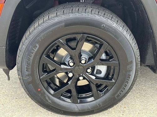 Velvet Red Pearlcoat 2026 Jeep Grand Cherokee Laredo