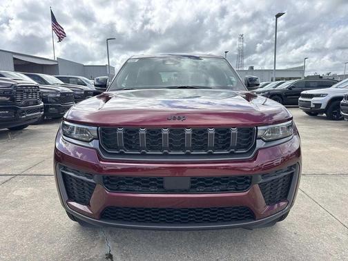 Velvet Red Pearlcoat 2026 Jeep Grand Cherokee Laredo