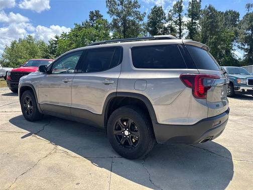 2023 GMC Acadia AT4
