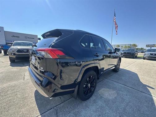 2022 Toyota RAV4 Hybrid SE