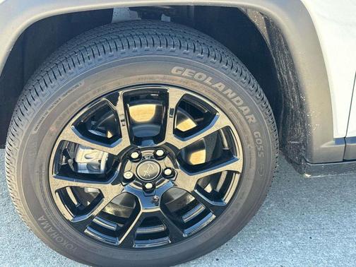 Bright White Clearcoat 2026 Jeep Compass Latitude