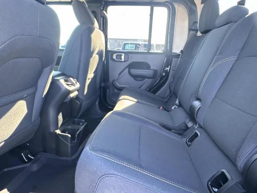 2025 Jeep Gladiator Sport