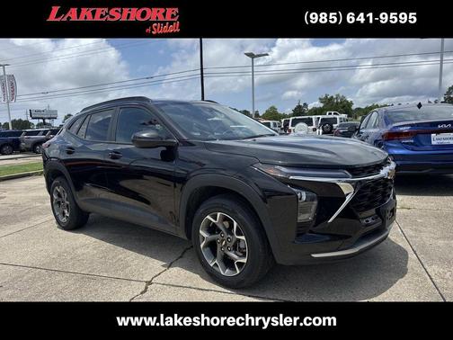 Mosaic Black Metallic 2025 Chevrolet Trax LT