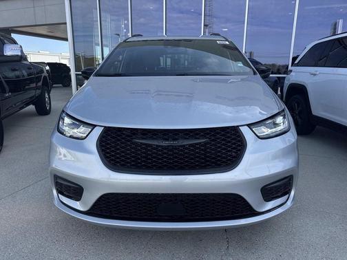 Silver Mist Clearcoat 2026 Chrysler Pacifica Select