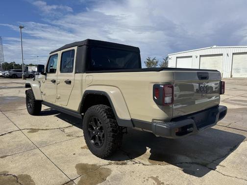 2022 Jeep Gladiator Sport
