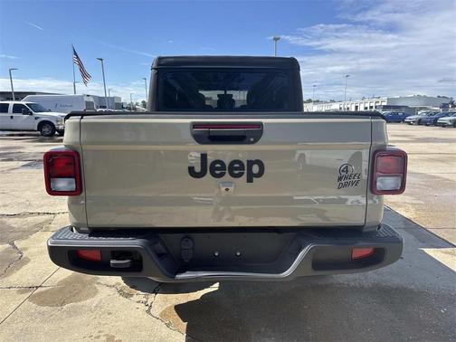 2022 Jeep Gladiator Sport